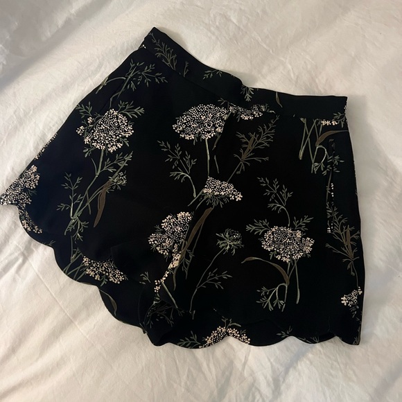 Aritzia Wilfred Arbre shorts - Picture 1 of 4